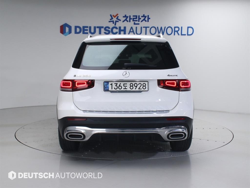 Mercedes Benz GLB Class - Vista 4
