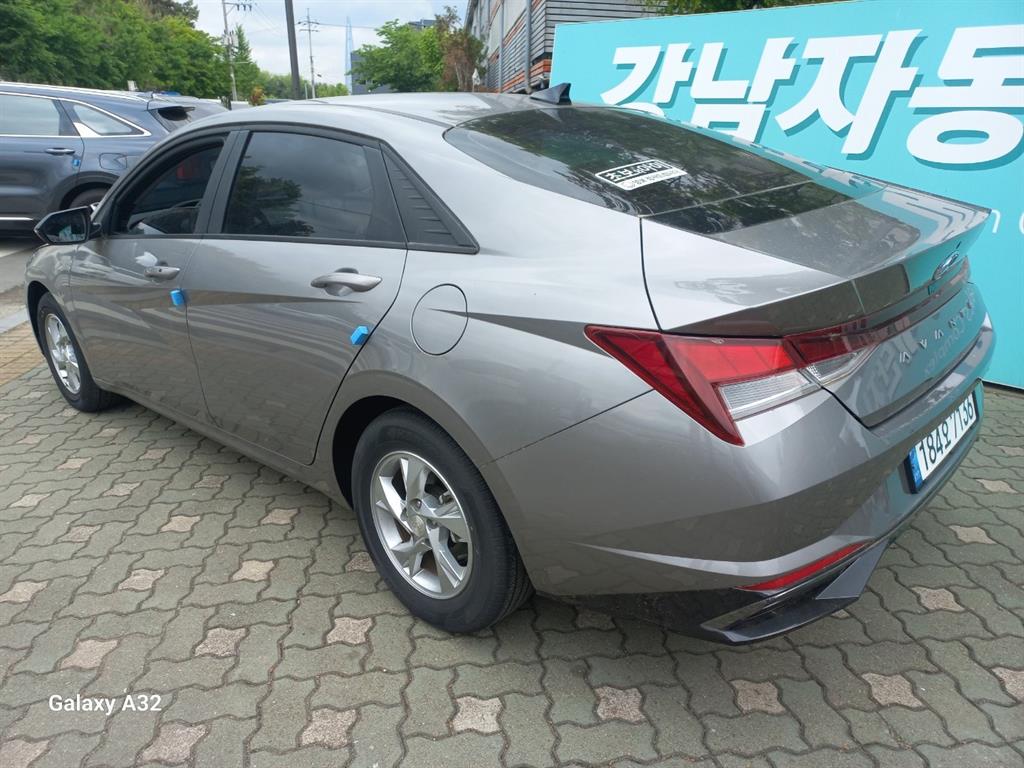 HYUNDAI Avante - Vista 4
