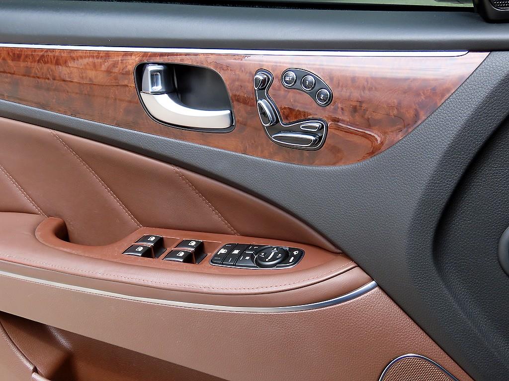 HYUNDAI Equus - Vista 12