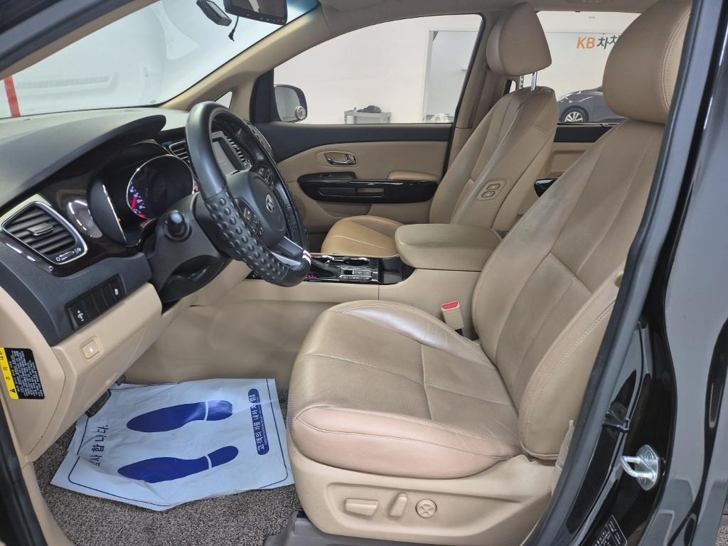 KIA Carnival - Vista 6