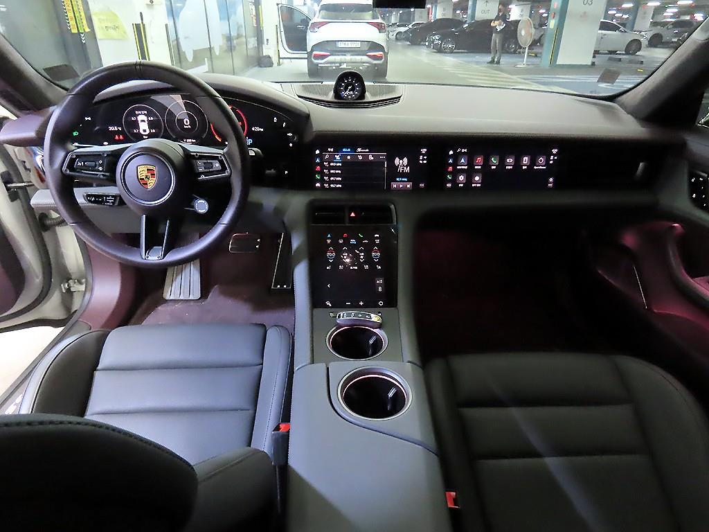 Porsche Taycan - Vista 10