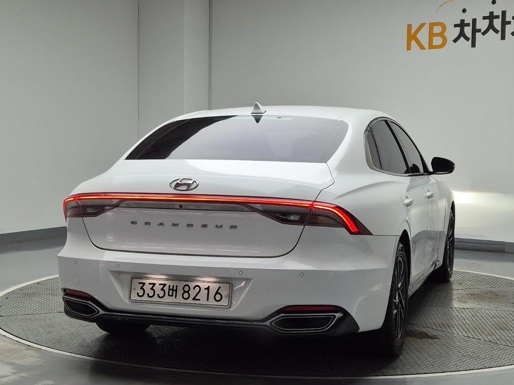 HYUNDAI Grandeur - Vista 3