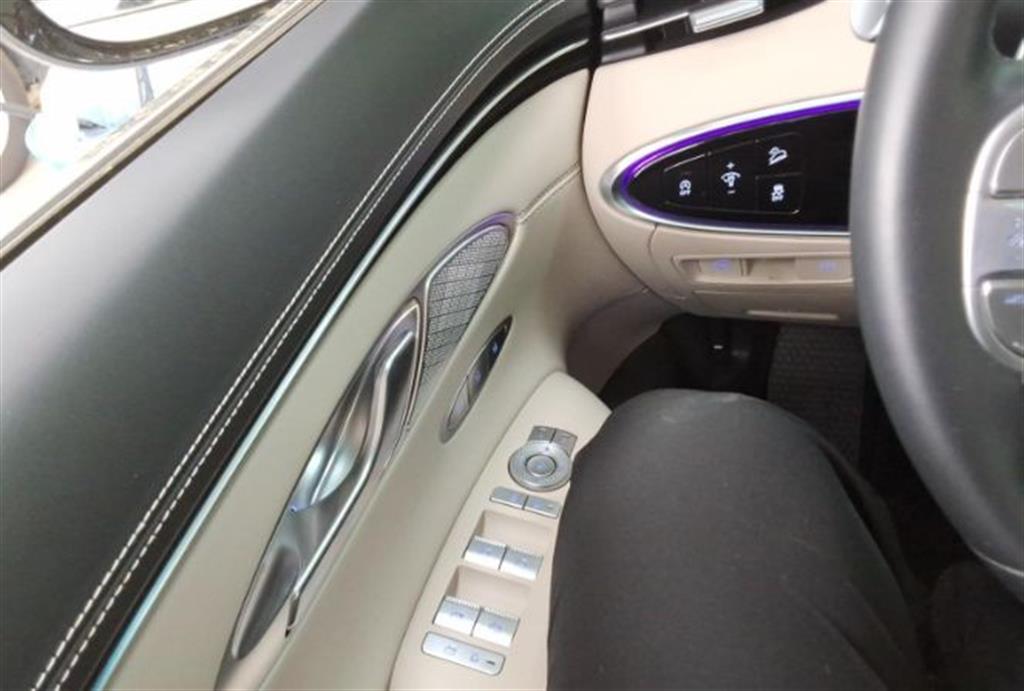 Genesis GV70 - Vista 3