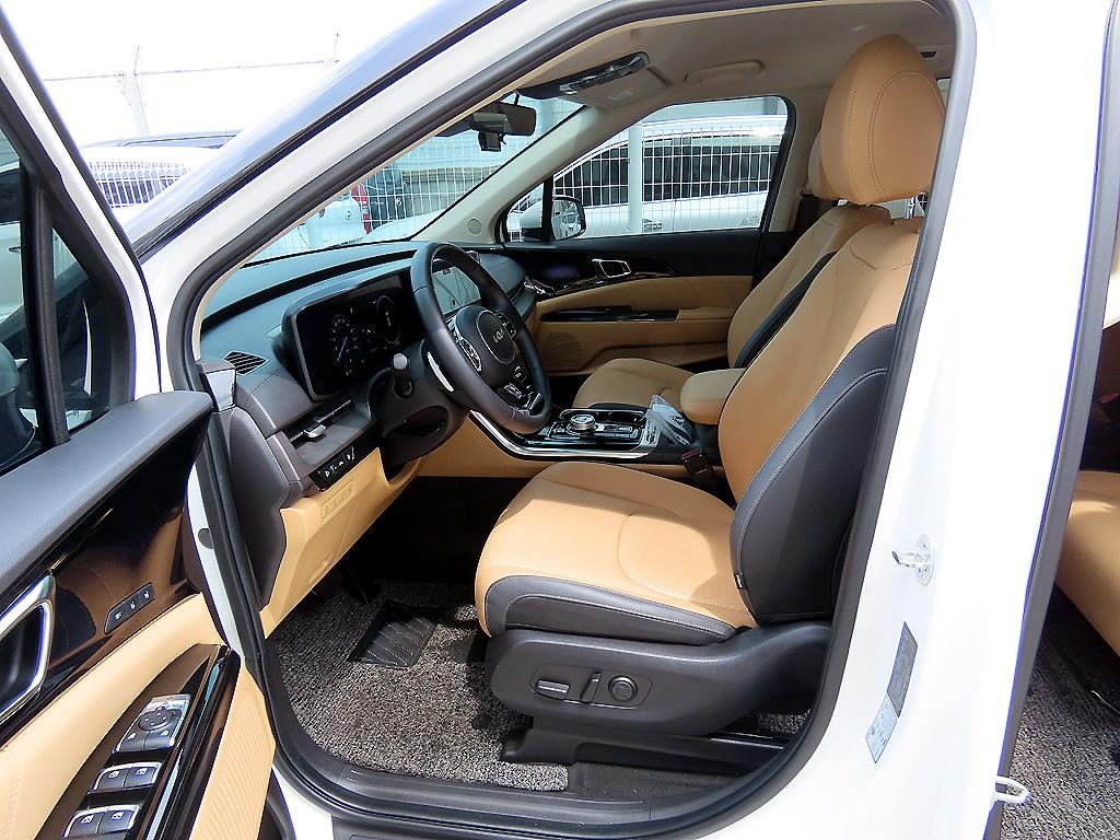 KIA Carnival - Vista 5