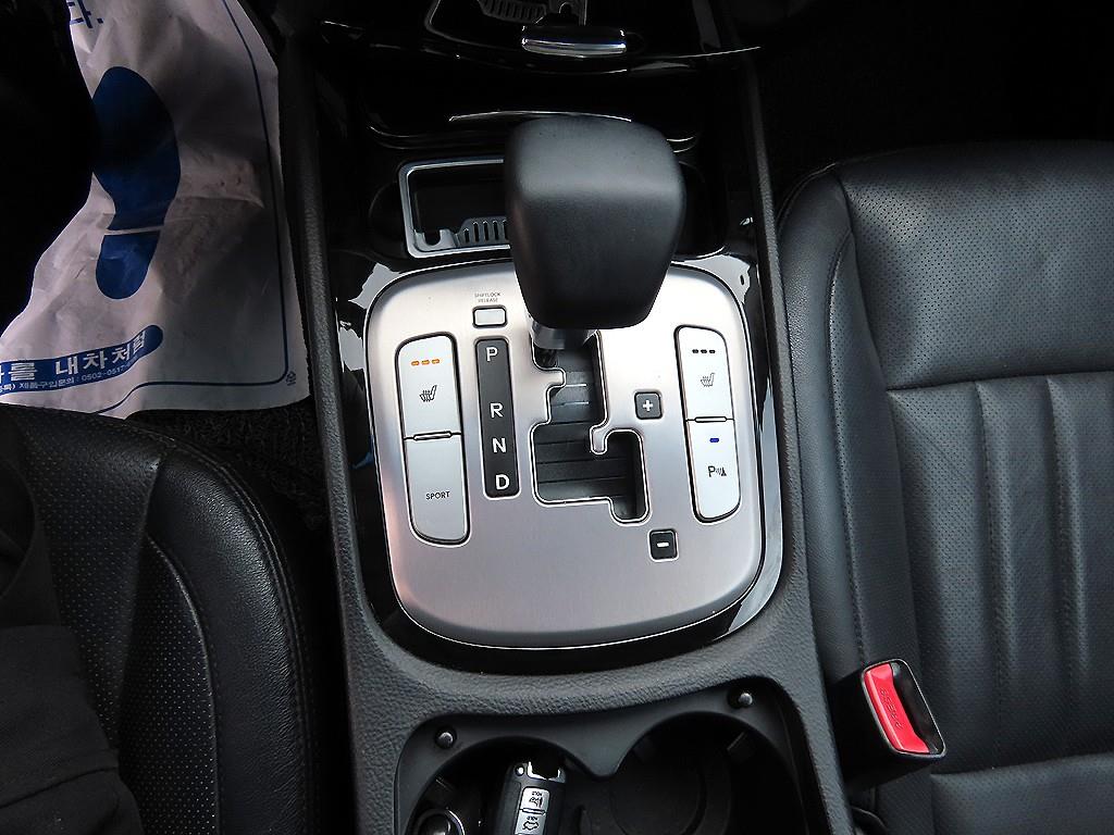 HYUNDAI Genesis - Vista 10