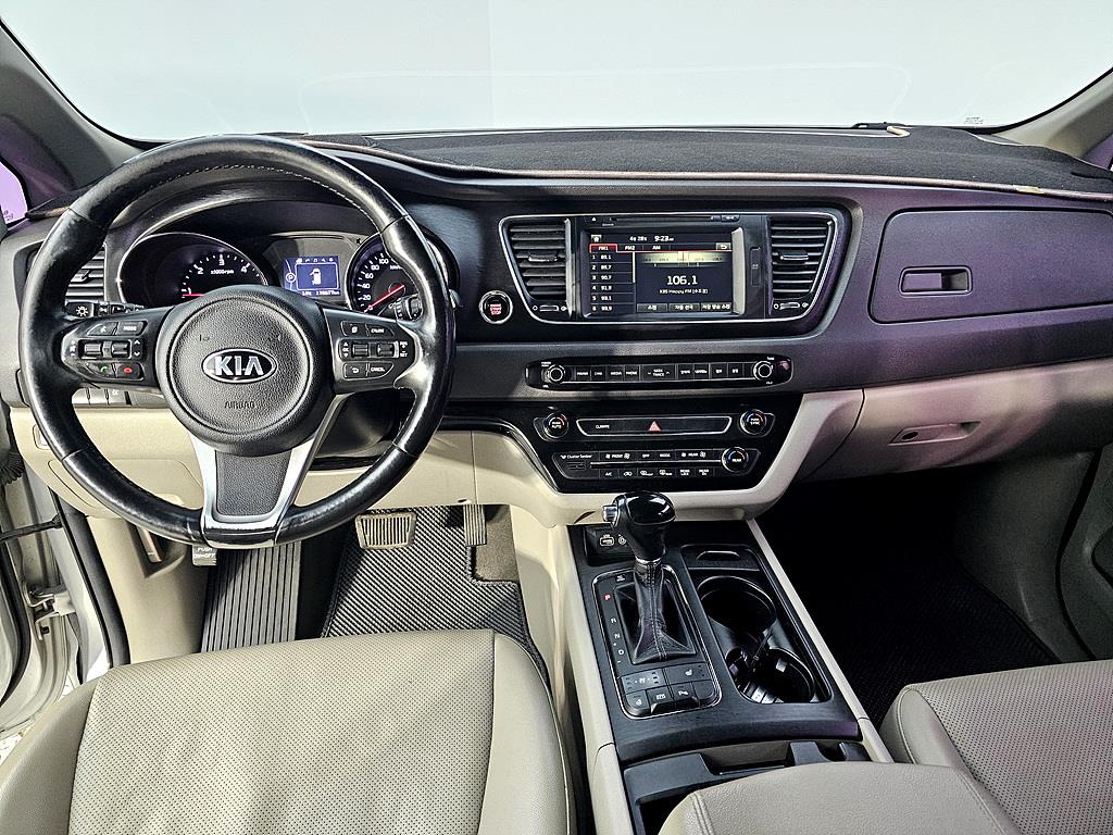 KIA Carnival - Vista 5