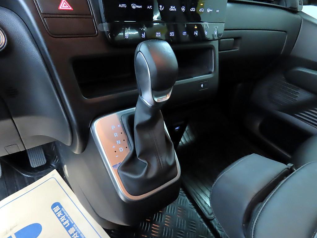 HYUNDAI Staria - Vista 10