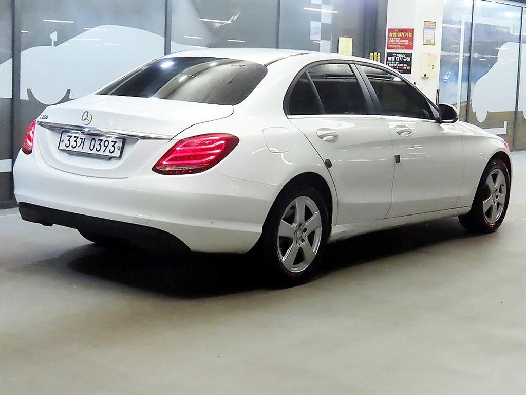 Mercedes Benz C Class - Vista 4