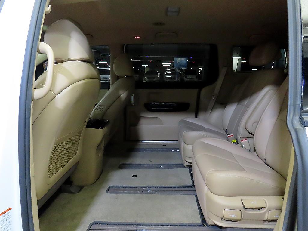KIA Carnival - Vista 7