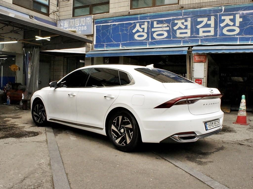 HYUNDAI Grandeur - Vista 7