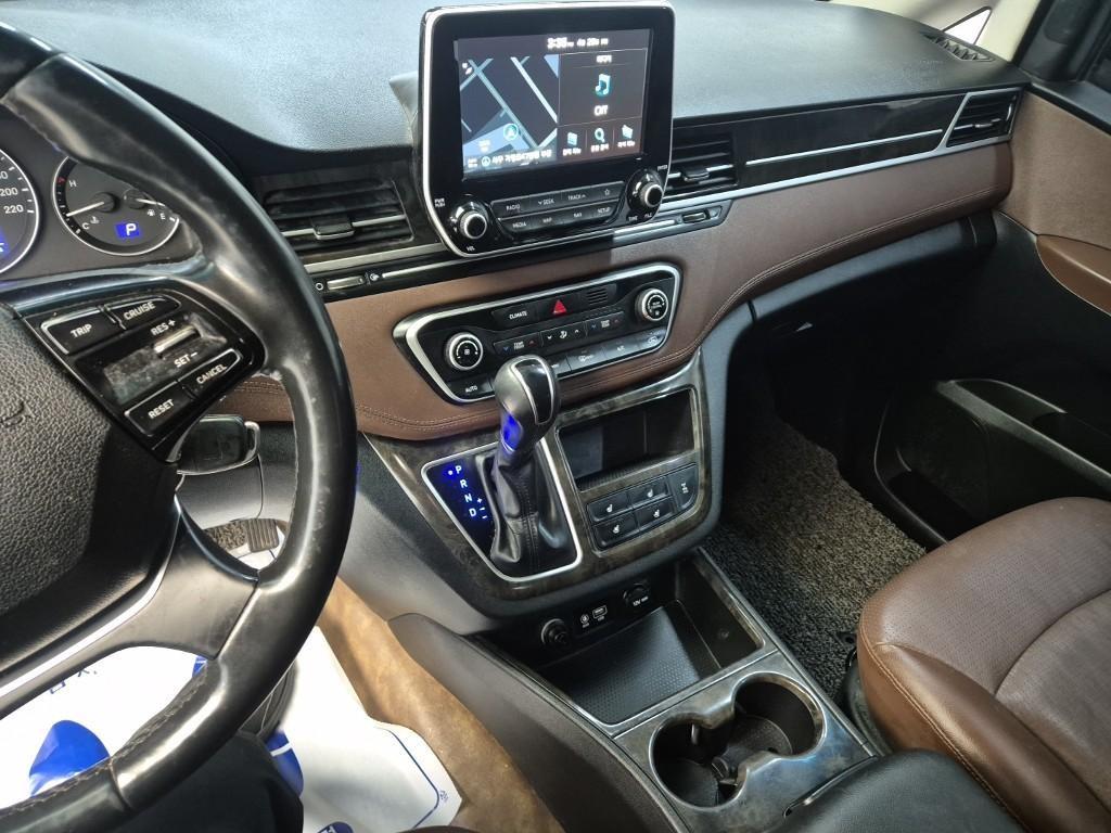 HYUNDAI Starex - Vista 10
