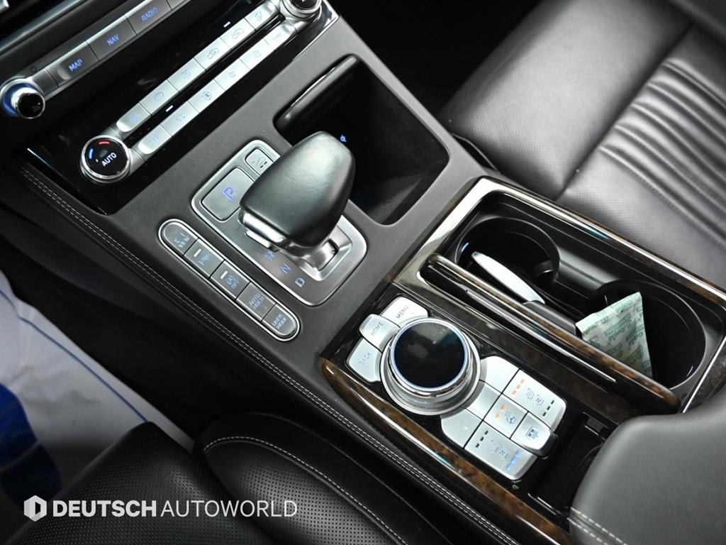 Genesis G90 - Vista 9