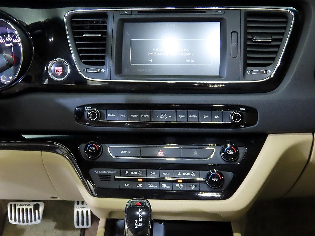 KIA Carnival - Vista 11