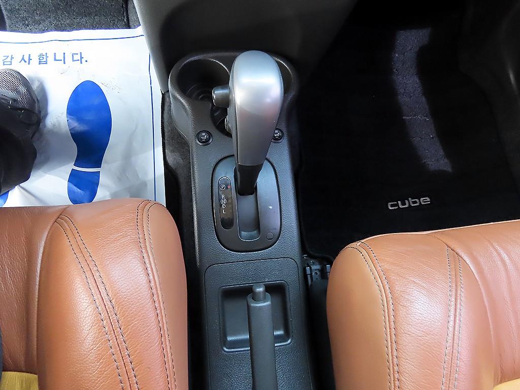 Nissan Cube - Vista 10