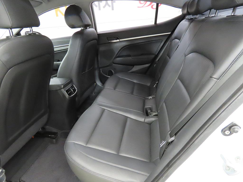 HYUNDAI Avante - Vista 8