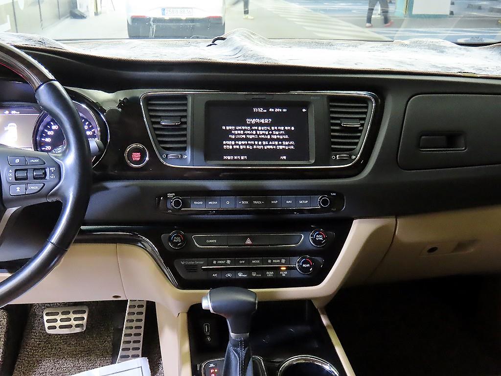 KIA Carnival - Vista 11