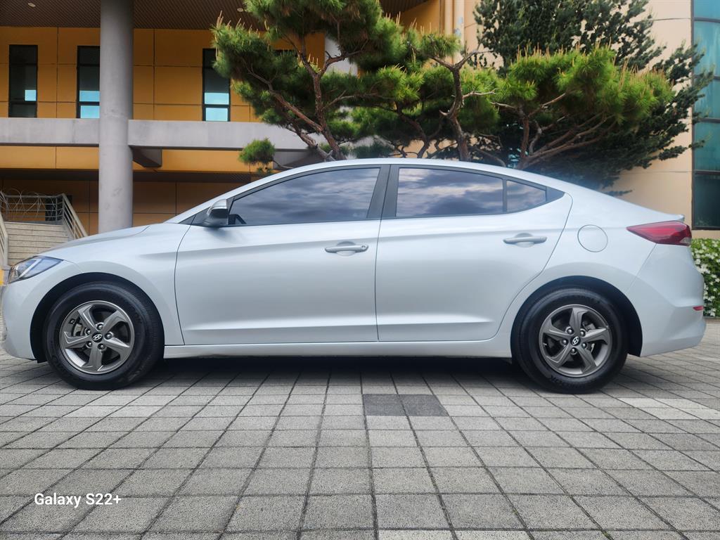 HYUNDAI Avante - Vista 6