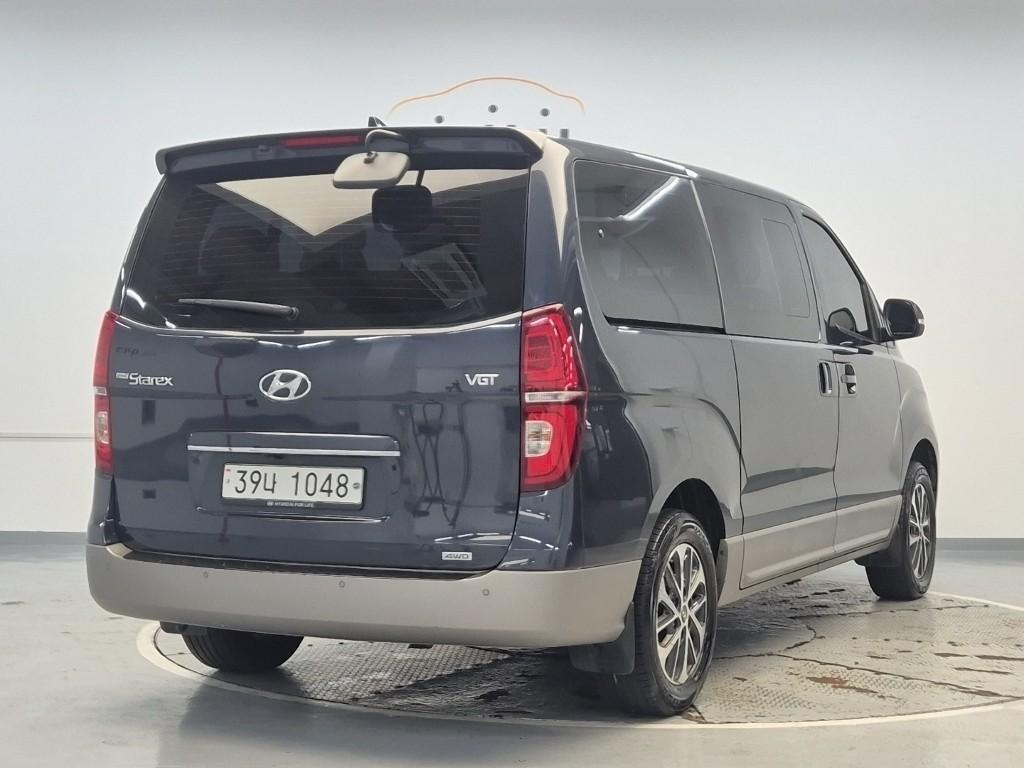 HYUNDAI Starex - Vista 3
