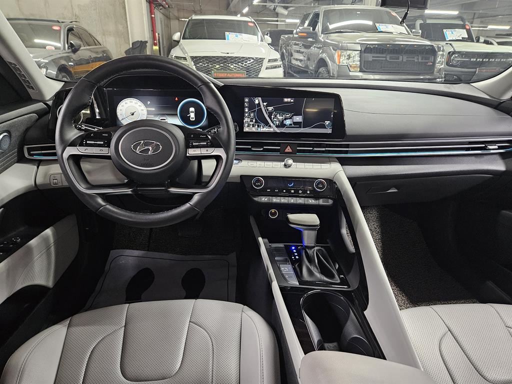 HYUNDAI Avante - Vista 5