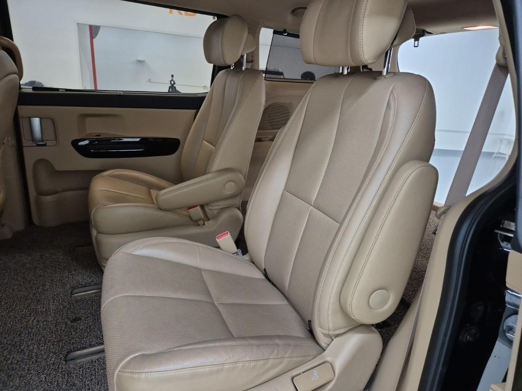 KIA Carnival - Vista 7