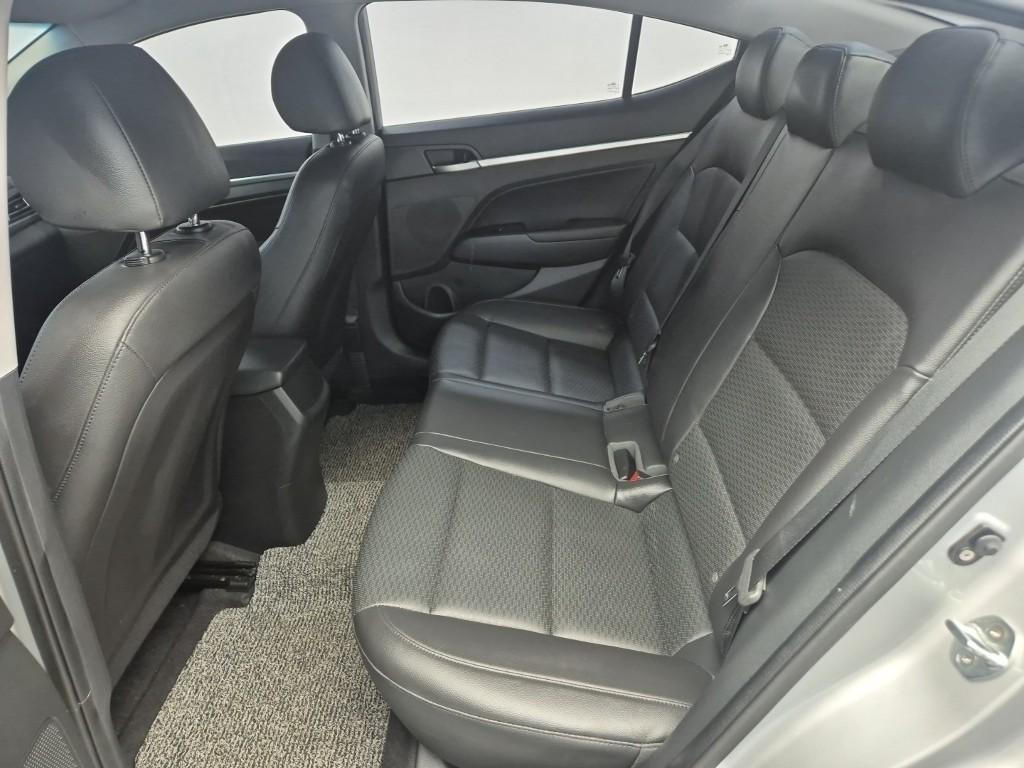 HYUNDAI Avante - Vista 12