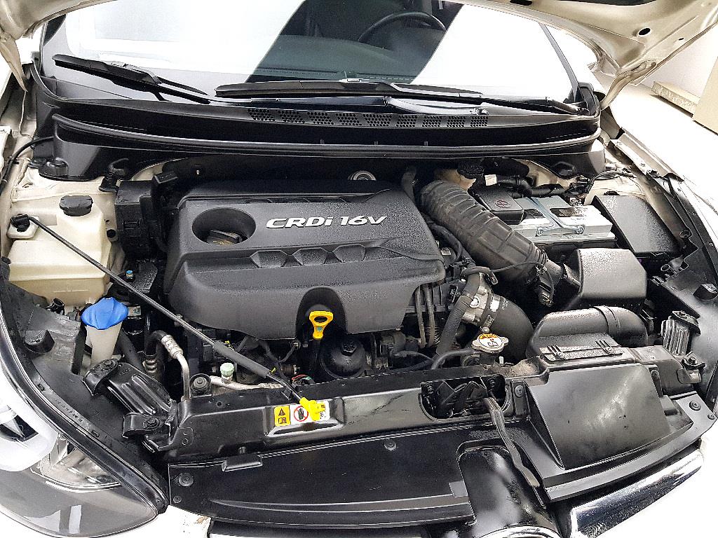 HYUNDAI Avante - Vista 6