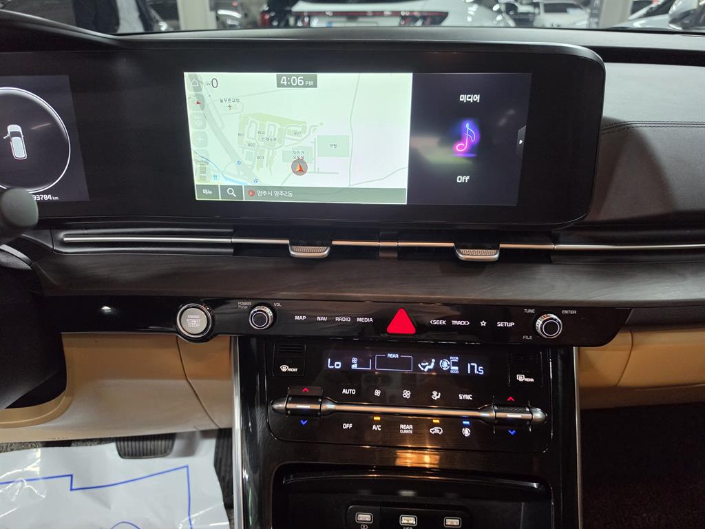 KIA Carnival - Vista 12