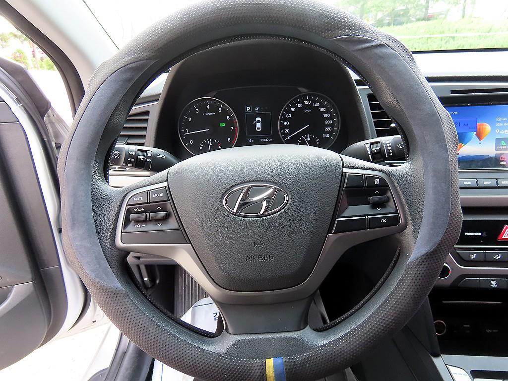 HYUNDAI Avante - Vista 8