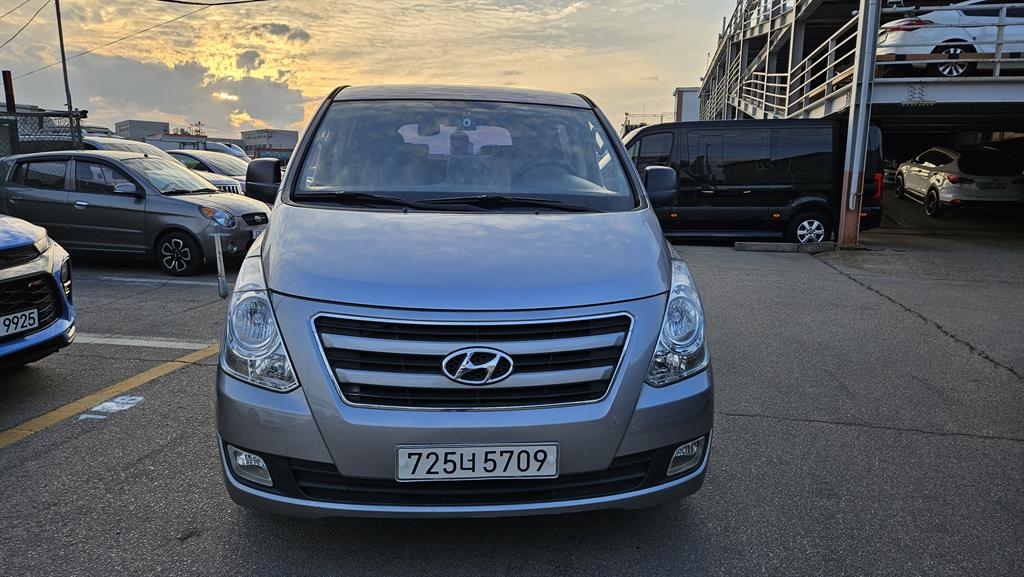 HYUNDAI Starex 2017 Plateado - Importación desde Corea - HF Imports Iquique - Foto 1