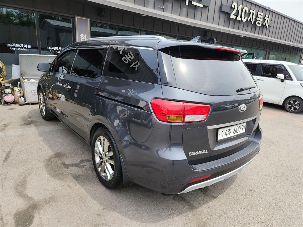 KIA Carnival - Vista 3