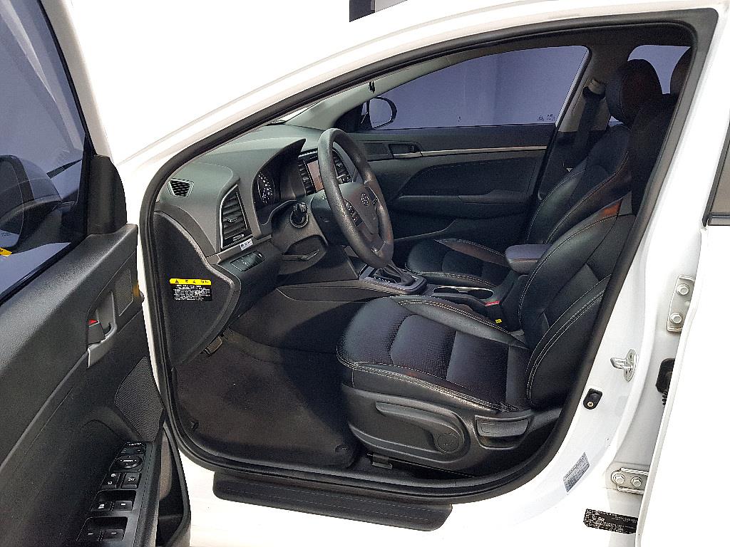 HYUNDAI Avante - Vista 8