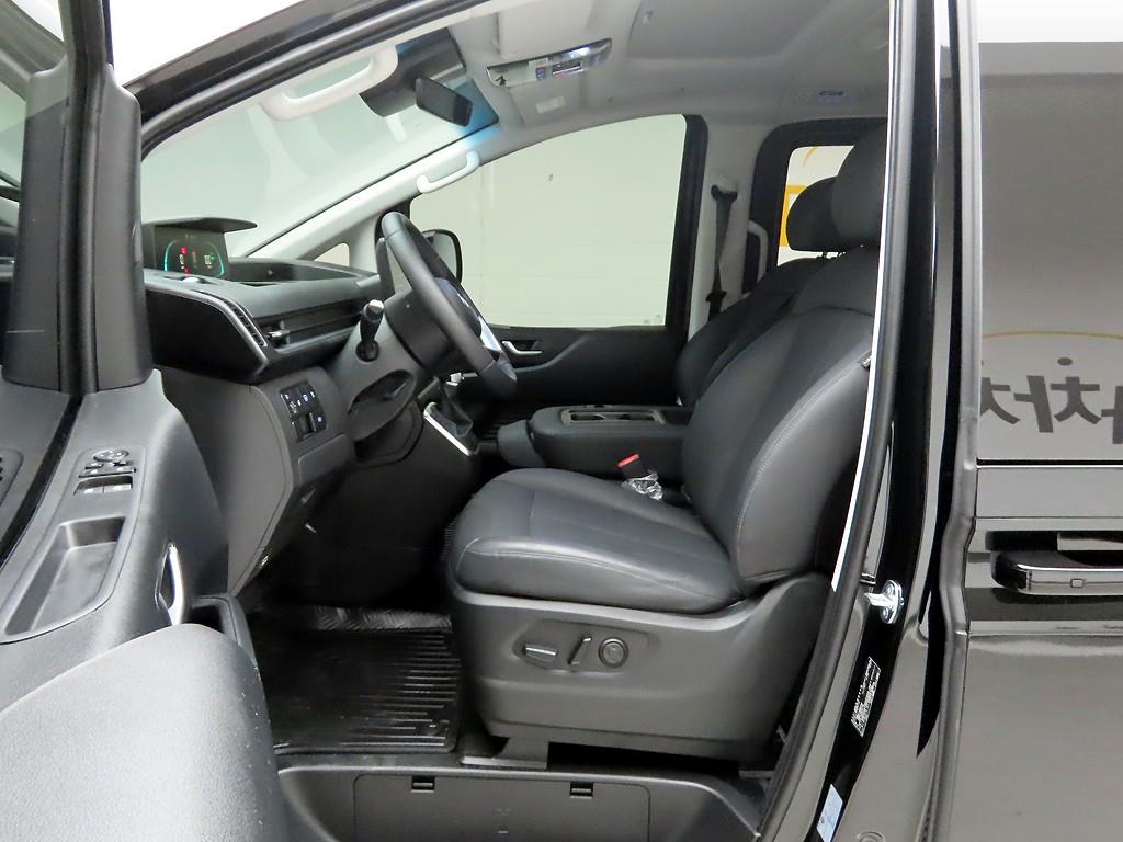 HYUNDAI Staria - Vista 12