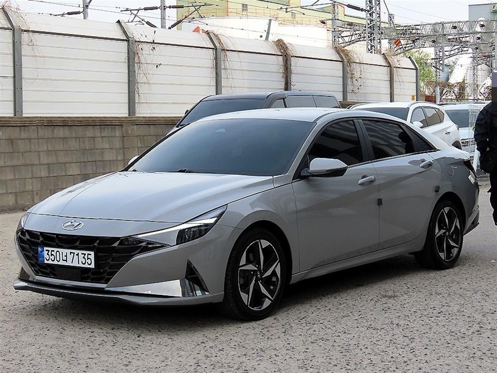 HYUNDAI Avante - Vista 2