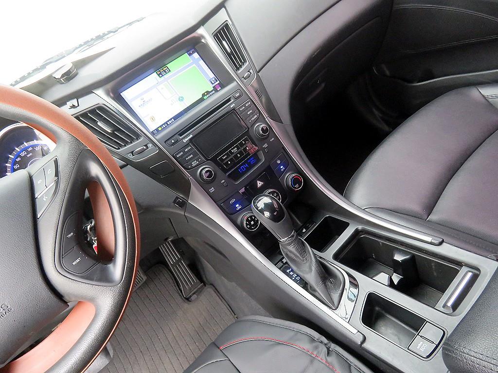 HYUNDAI Sonata - Vista 11