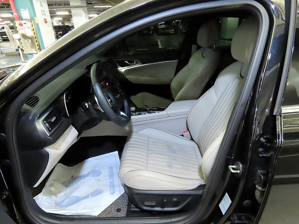 Genesis G70 - Vista 6