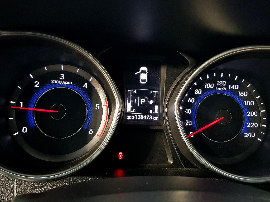 HYUNDAI Avante - Vista 7