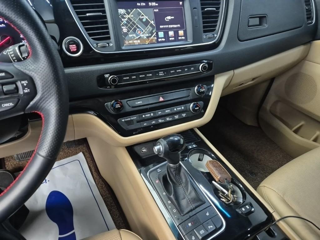 KIA Carnival - Vista 10