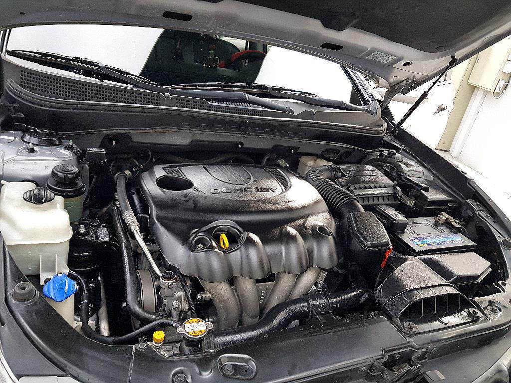 HYUNDAI Sonata - Vista 6