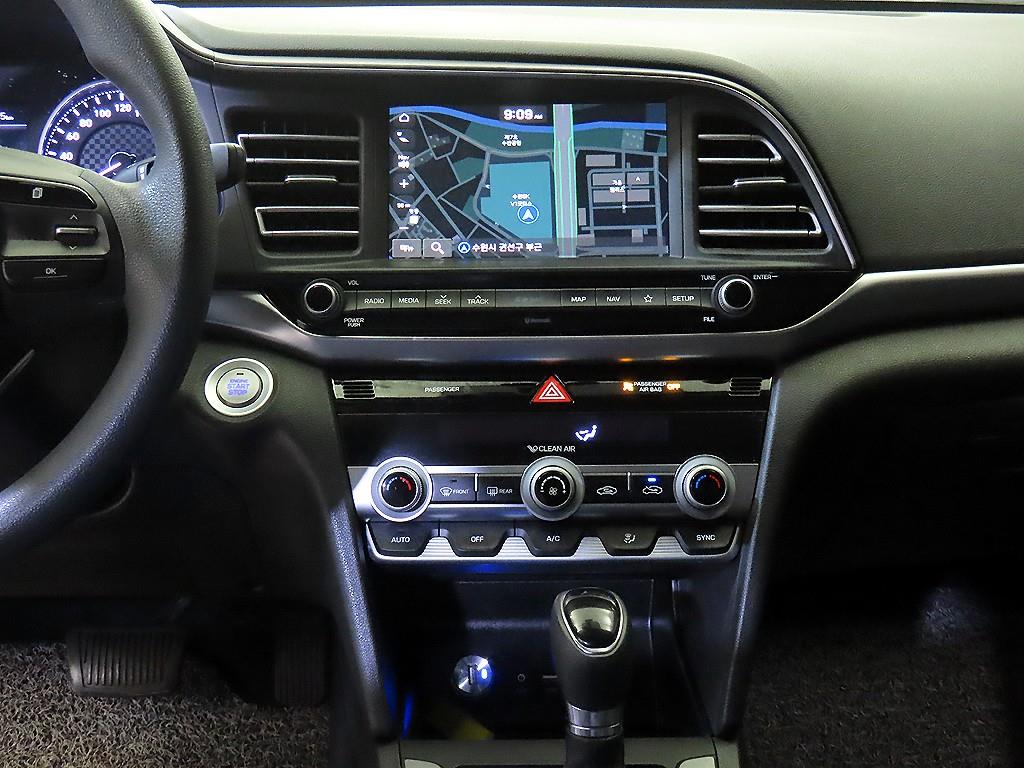 HYUNDAI Avante - Vista 11