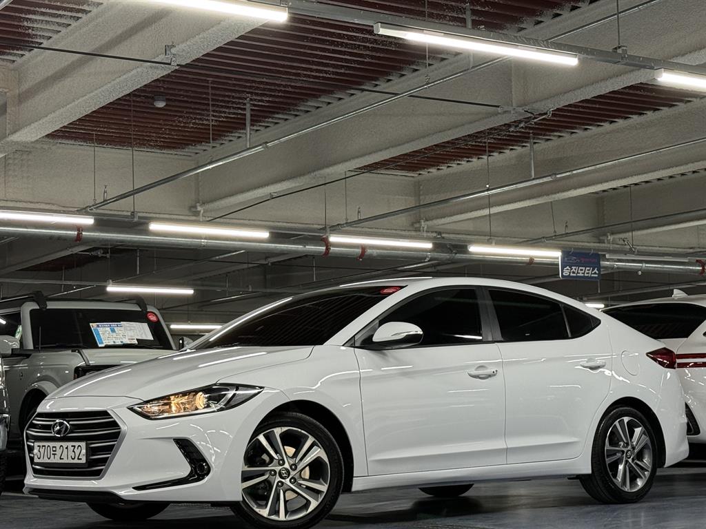 HYUNDAI Avante 2018 Blanco - Importación desde Corea - HF Imports Iquique - Foto 1