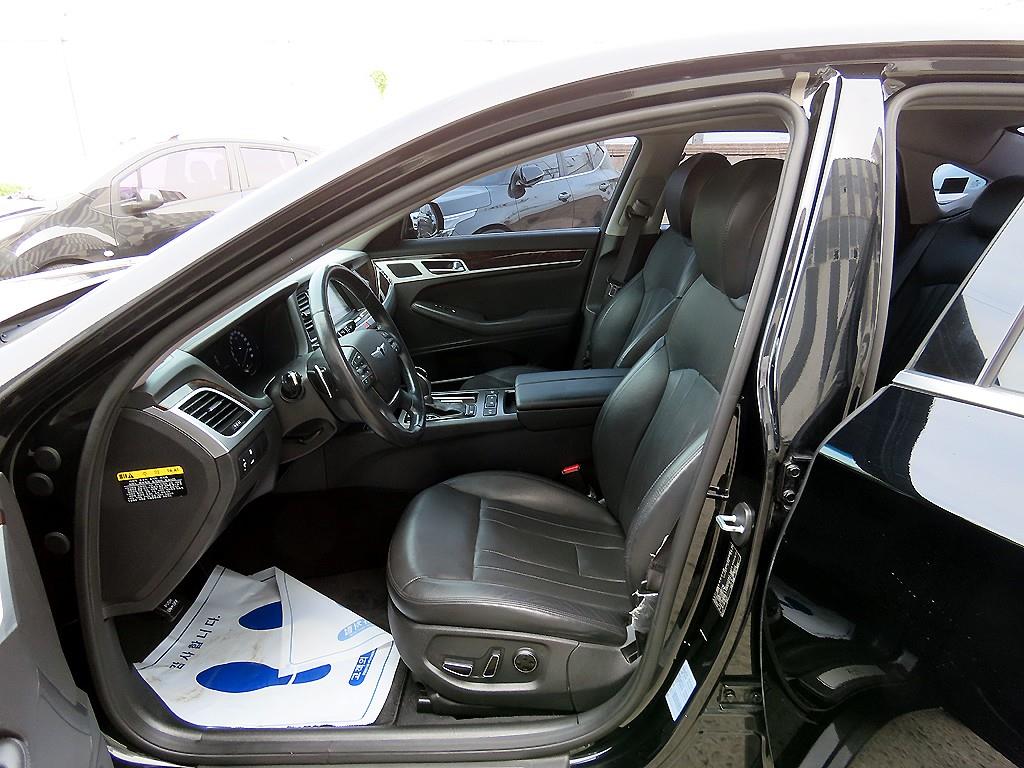 HYUNDAI Genesis - Vista 5
