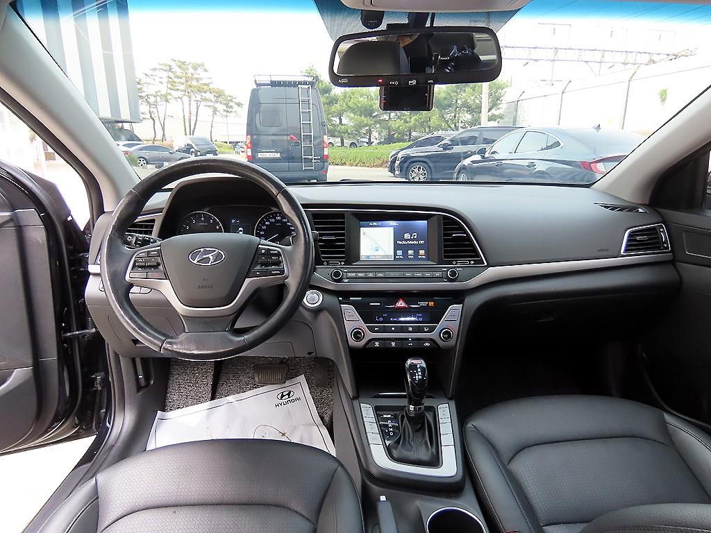 HYUNDAI Avante - Vista 7