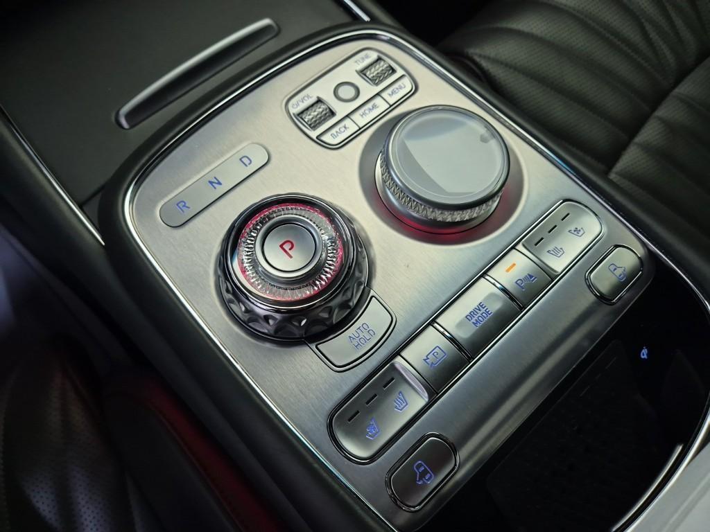 Genesis G90 - Vista 7