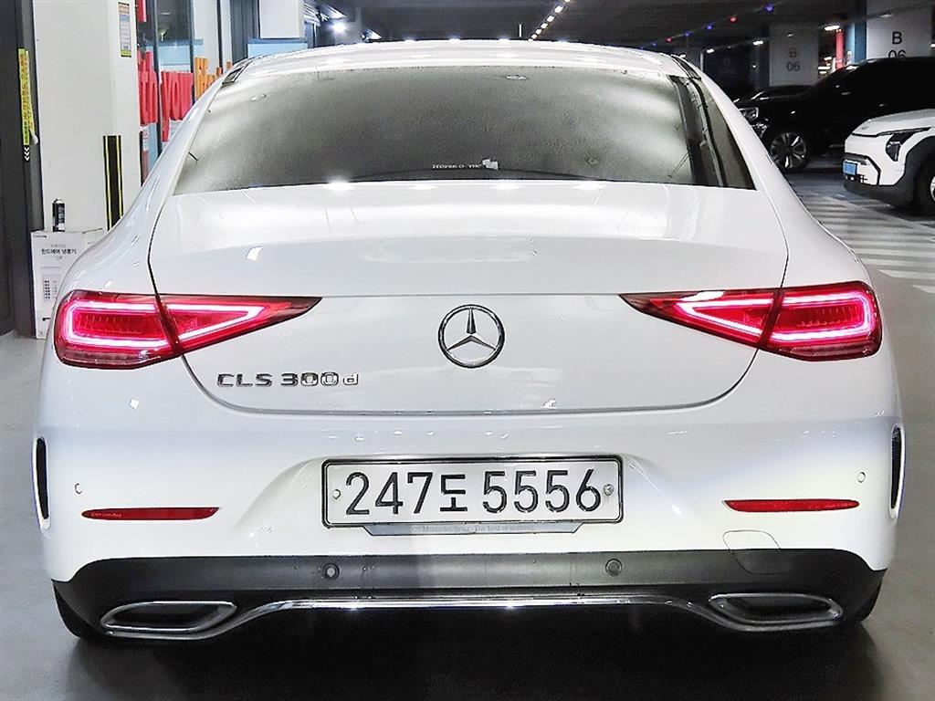 Mercedes Benz CLS Class - Vista 5