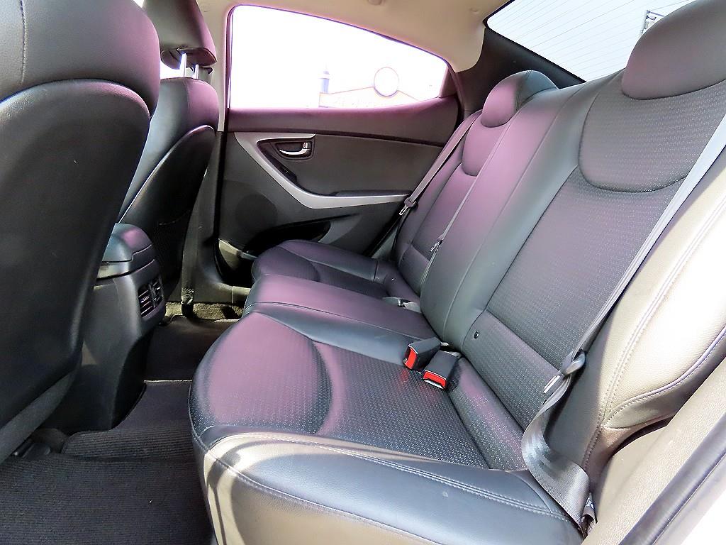 HYUNDAI Avante - Vista 6