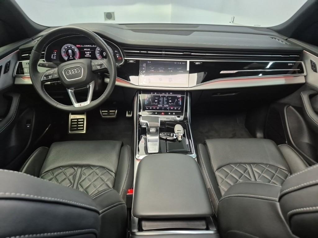 Audi Q8 - Vista 7