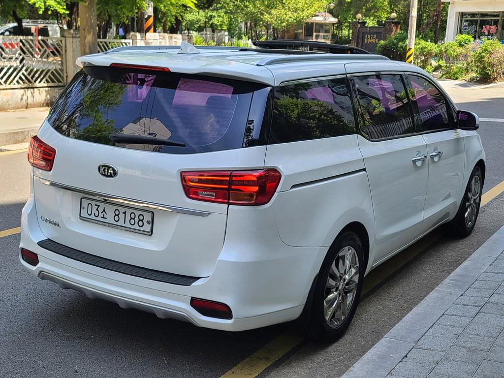KIA Carnival - Vista 5