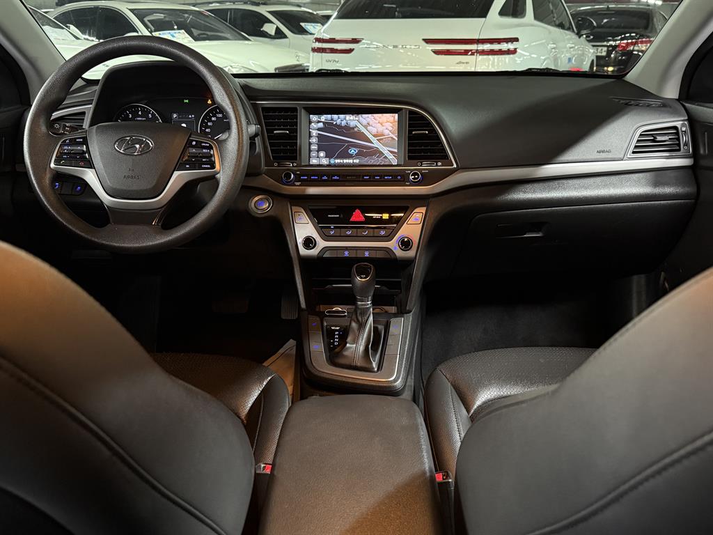 HYUNDAI Avante - Vista 7