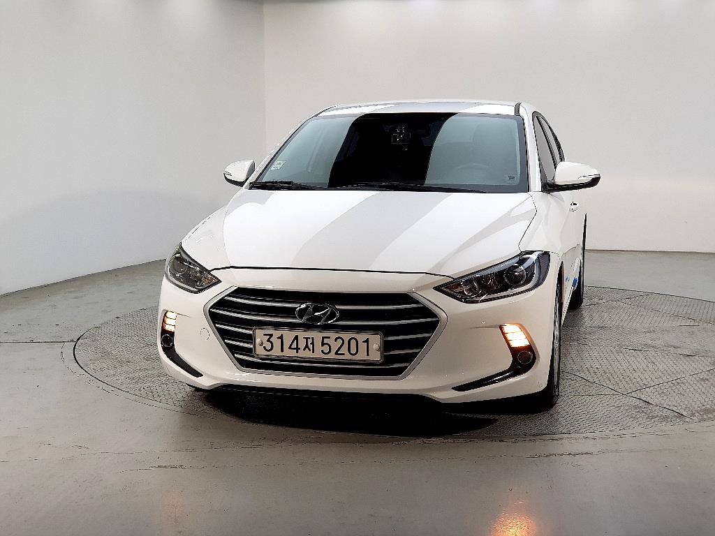 HYUNDAI Avante - Vista 2