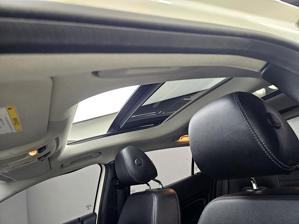 Mercedes Benz GLA Class - Vista 12